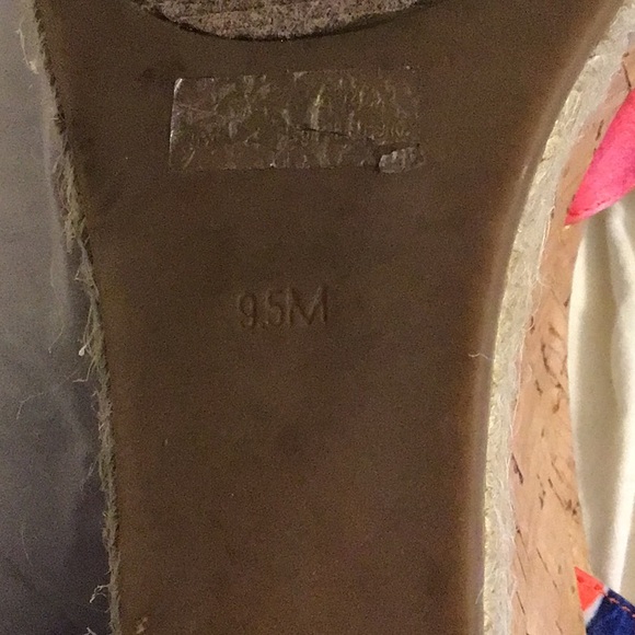 Beautiful Guess wedge ankle strap sandles - Picture 7 of 7